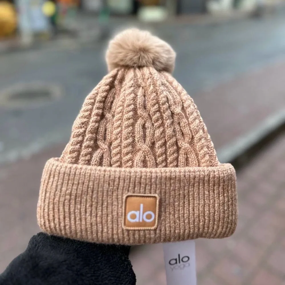 ALO YOGA CABLE KNIT POM BEANIE CAMEL BROWN WOMEN’S ONE SIZE LUXURY WINTER HAT - Picture 6 of 6
